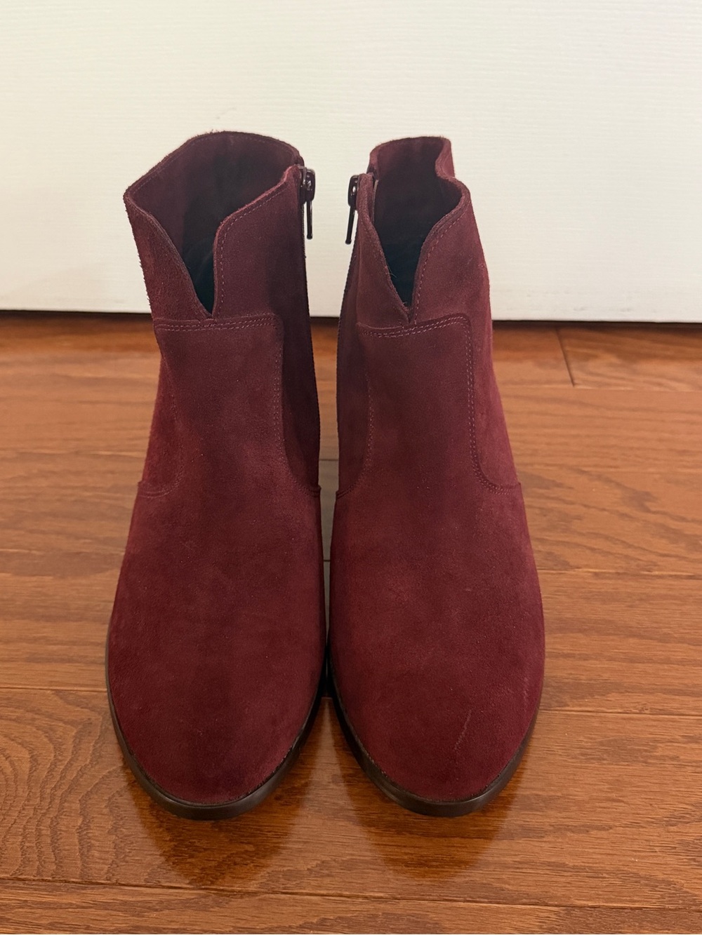 FIRTH Women's Burgundy Suede Ankle Boots - Sleek Zip Closure